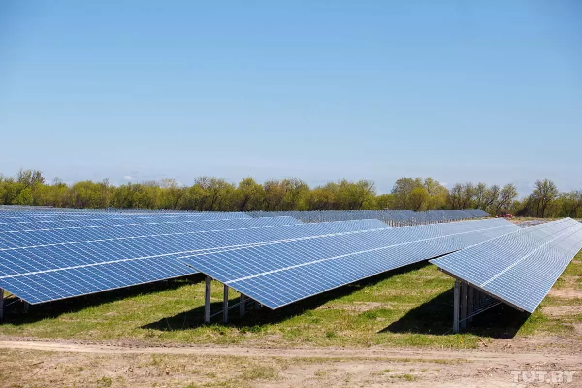 Солнечные подстанции:  «Гелиоэнергетическая установка «Качановичи»,  «Гелиоэнергетическая установка «Асмоловичи»,  «Гелиоэнергетическая установка «Пламя»